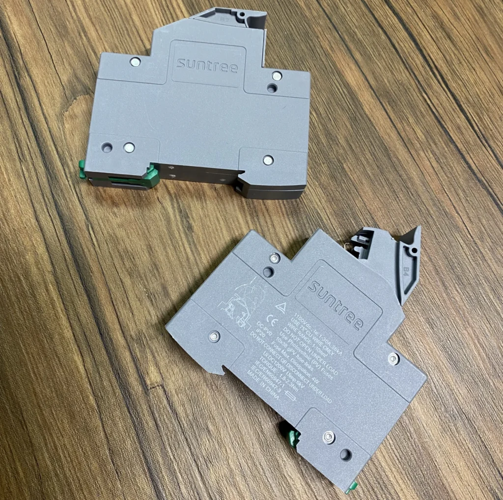 تصویر واقعی از نگهدارنده فیوز خورشیدی 1100 ولت