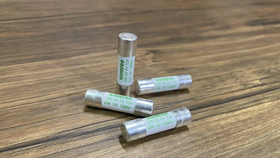 تصویر از موجودی انبار فیوز پنل خورشیدی 1000ولت